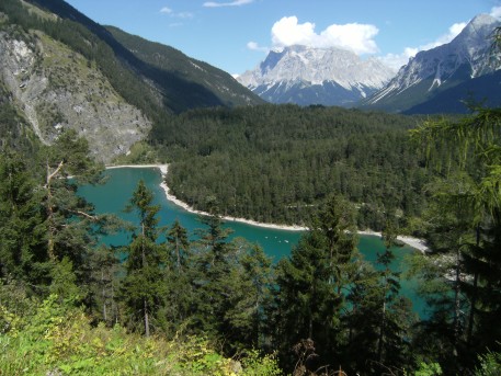 Fernpass: Blick auf Blindsee und Zugspitz-Massiv, Österreich