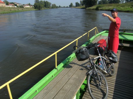 Moldau-Fähre bei Lužec nad Vltavou