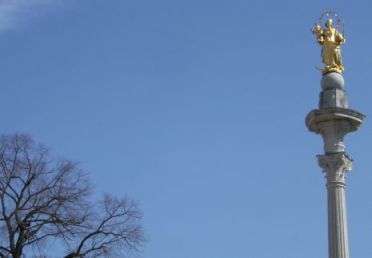 Domplatz in Eichstätt mit Marienstatue