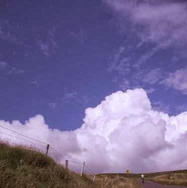 Miri vor Wolken am Pass zwischen Castlemaine und Tralee