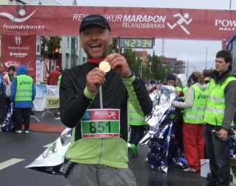 Ziel-Ekstase: Christoph Gocke nach 42 Kilometern beim Reykjavík-Marathon 2009 in Island