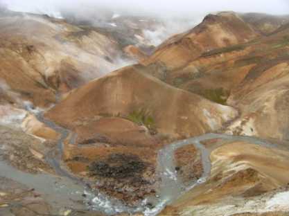 Farbfelsen- Panorama mit dampfenden Quellen: Kerlingarfjöll, Island