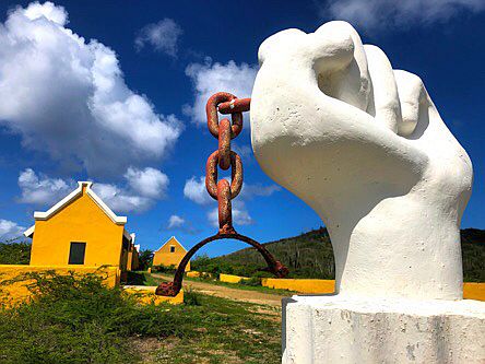 Landhuis Knip mit Unesco-Denkmal zum Sklavenaufstand, Curacao