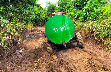 Steckengebliebener Wasserwagen bei Santa Clara, Nicaragua