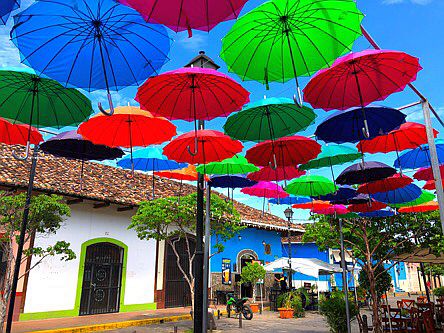 Granada: Schirm-Installation, Nicaragua