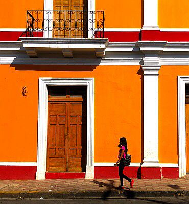 Granada: Häuserfront, Nicaragua