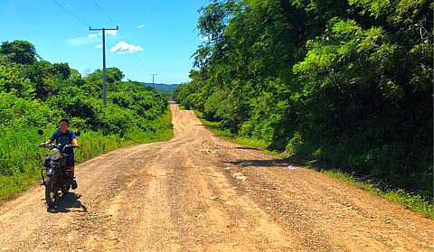 Mofafahrer auf der Piste nach El Tránsito, Nicaragua
