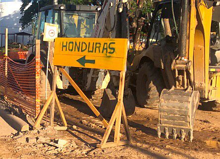 Provisorisches Honduras-Schild an der Grenze zu Nicaragua