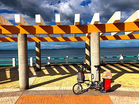 Brompton-Faltrad im Parque familial, La Unión, El Salvador