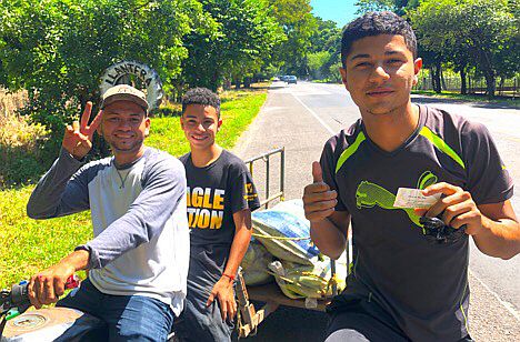 Jungs bei Usulután, El Salvador