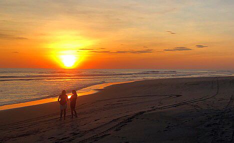 Sonnenuntergang am Pazifik: Costa del Sol, El Salvador