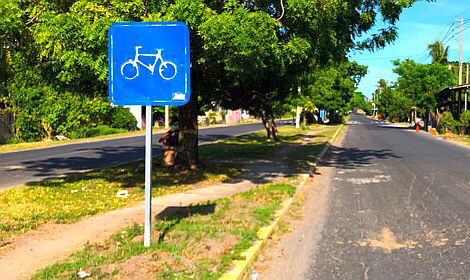 Fahrradweg-Schild an der Costa del Sol, El Salvador