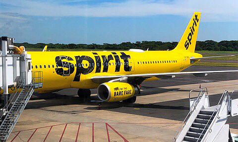 spirit-Flugzeug am Flughafen San Romero, El Salvador