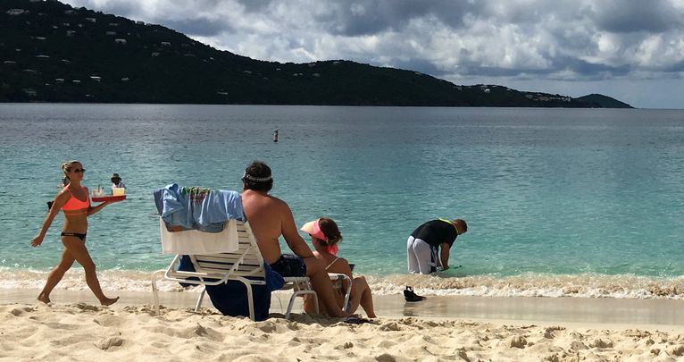 Getränke-Service an Magens Bay Beach