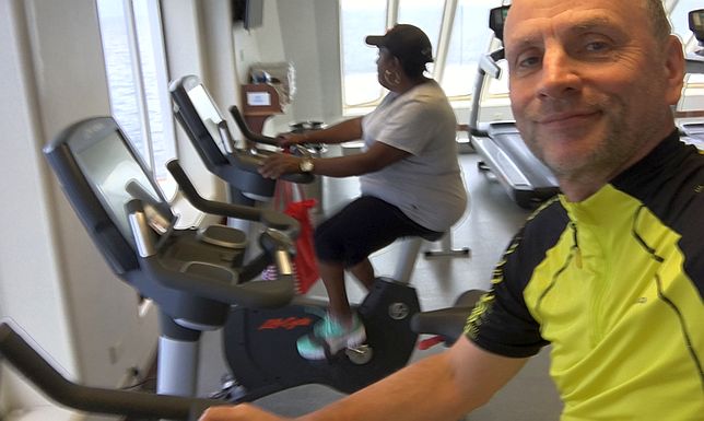 Chris im Gym, Carnival Fascination