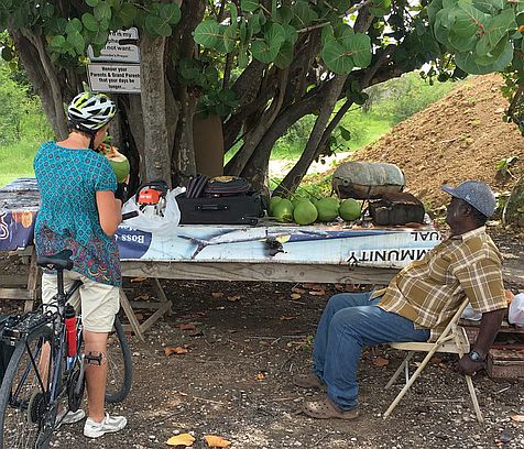 Kokosnuss-Verkäufer an der Valley Road in Anguilla