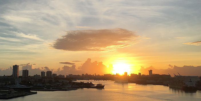 Carnival Fascination: Sonnenaufgang in der Bucht von San Juan, Puerto Rico