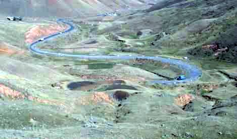 Abfahrt vom Chyrchyk-Pass (2406 m)