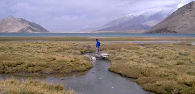 Brücke mit Chris am Karakul-See