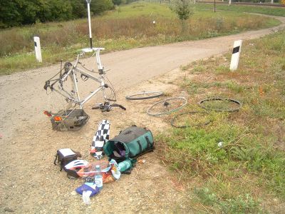 Fahrrad in Einzelteilen, Kaukasus, Russland