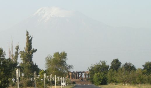 Ararat hinter den Ruinen von Swartnoz (Zwartnoz, Zvartnots)