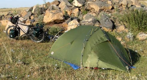 Vaude Mark II light Kuppel-Zelt auf den Flanken des Aragaz (4090 m)