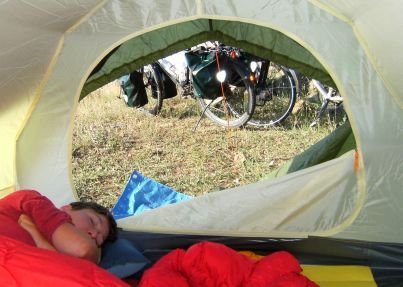 Miri im Vaude Mark II light Kuppel-Zelt