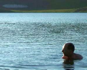 Christoph Gocke im Kari Lich (Kari-See, Lake Qari; 3100 m) am Aragaz, Armenien; Foto: Mirjam Müller