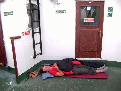 Miris Schlafplatz hinter der Kapitänsbrücke der türkischen Fähre Guniz