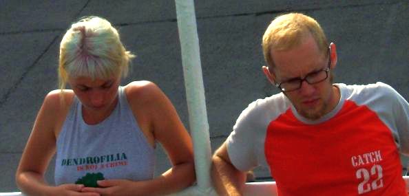 Leria und Freund aus Moskau: Warten auf die russischen Grenz- und Zollbeamten