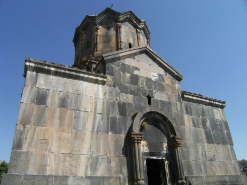 Kreuzkuppelkirche von Wahram Pahlawuni (errichtet 1026), Festung Amberd (Anberd, Hamberd, Ambert), Armemien