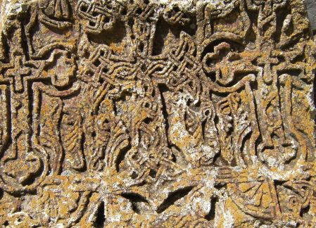 Kreuzstein-Details im Vorhof der Marienkirche, Kloster-Insel am Sewan-See, Armenien