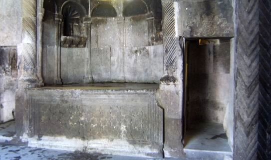 Altarfront in der Lussarowitsch-Saalkapelle (1237), Kloster Goschawank (Goschavank) in Gosch (Gosh), Armenien