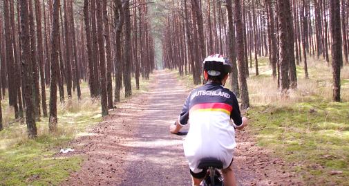 Martin auf dem 50 km langen Radweg der Kurischen Nehrung in Litauen
