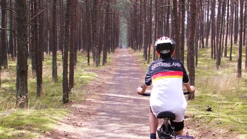 Martin auf dem 50 km langen Radweg der Kurischen Nehrung in Litauen