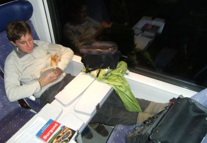 Miri und der Burgund-Baedeker im TER Genf - Lyon