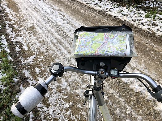 Schnee und Eis auf Radweg am Bahnhof Gräfenberg