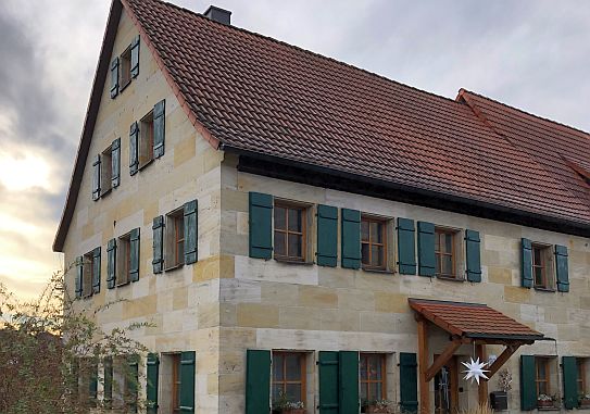 Bau mit Sandsteinquadern