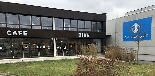 Bike-Café Baunach mit Produktionshalle von Messingschlager