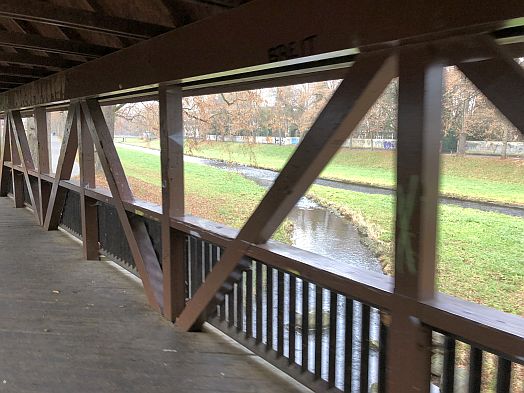 Überdachte Holzbrücke Rotmaintal