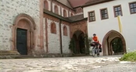 Wechselburg: Basilika Wechselburg - berühmte Stiftskirche der Augustinerorden und eine der besterhaltenen romanischen Großbauten Deutschlands; 1993 - Neugründung des Benediktiner-Klosters
