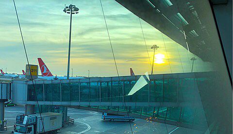 Sonne über dem Düsseldorfer Flughafen