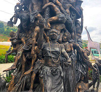 Statue vor dem Great Lakes Museum, Uganda
