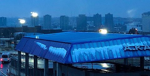 Schnee auf Dach am Atatürk-Airport Istanbul
