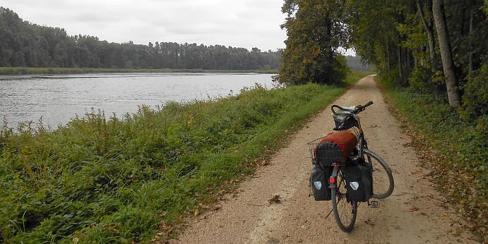 Fahrradweg an der Donau bei Hochstädt mit Panther Dominance Trekking