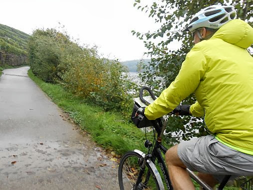Chris on the Bike mit dem Panther Dominance Trekking auf dem Neckar-Radweg