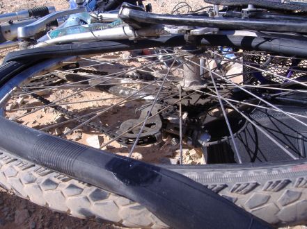 Platter Fahrradschlauch mit Vulkanisierflüssigkeit