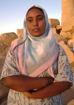 Jung und ernst: Rabab in Sedenga, Sudan