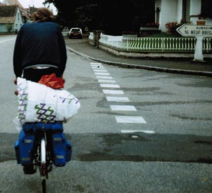 Chris on the Bike im Elsass auf der D468, 16 Kilometer vor Neuf-Brisach