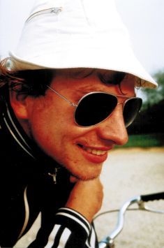 Christoph Gocke mit Touri-Hut und Sonnenbrille